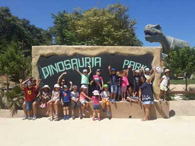 Dinosauria-Park-with-kids