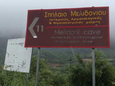 T-splitsing-links-richting-Melidoni-Cave