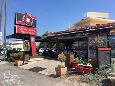 kafeneio nieuwe stijl waar de Griekse koffie wordt vervangen door een freddocappacino