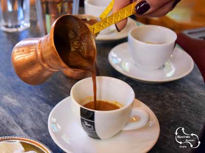 de traditionel Griekse koffie is inmiddels vervangen door vele moderen nieuwe vormen