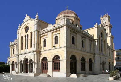 Agios-Minas-kathedraal-is-indrukwekkend-van-omvang de mooie Agios Minas kathedraal die op 11 november haar naamdag viert
