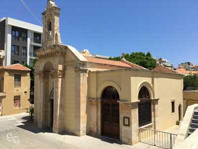 mikros-agios-minas-vanaf-de-zijkant-gezien mikros-agios-minas, de kleine oude kerk op het St. Catharina plein